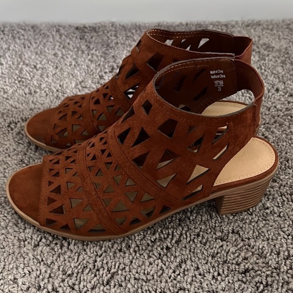 American Eagle Open Toe Laser Cut Out Boho Heels Women’s Size 7.5 - Picture 3 of 10